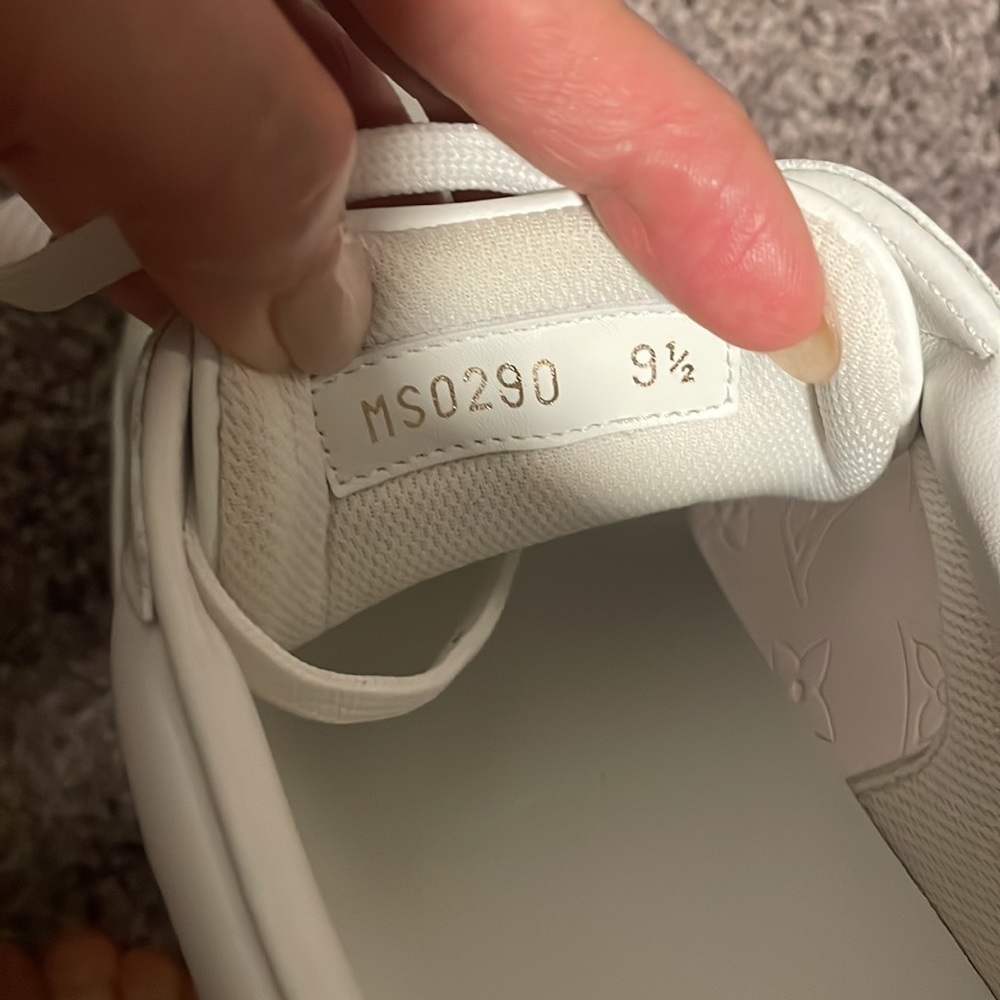 New and Authentic louis vuitton 1a8mak luxembourg sneakers in size 39.5 - Picture 13 of 16